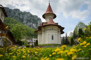 (Foto) Mănăstirea Râmeț, o gură de Rai din Munții Apuseni 