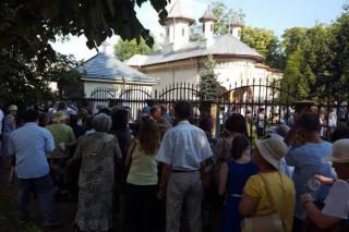 Conferinţe duhovniceşti la Parohia „Sfinţii Apostoli“ din Bacău