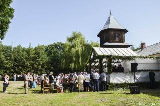 (Foto) Hramul Mănăstirii Guranda din Botoșani - Sfânta Treime - 2016