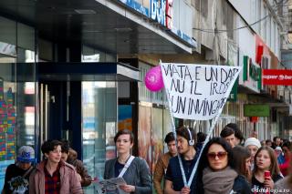 Se știe că activitatea de voluntariat este de multe ori luată în derâdere; având în vedere că nu este plătită, cum putem motiva organizarea mai bună a acestei activități?