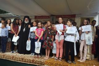 Elevii olimpici, premiaţi de IPS Arhiepiscop Ioachim
