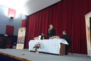 Părintele Vasile Mihoc a conferenţiat la Oneşti
