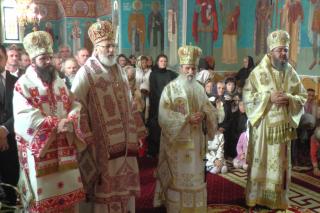 Patru ierarhi la hramul Mănăstirii Bogdana din Rădăuţi