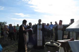 Monument în amintirea ctitorilor bisericii din Tăuteşti