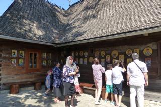 Expoziţie la finalul taberei de creaţie „Micii iconari“