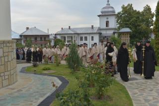 (Video) Hramul Mănăstirii Văratec (Neamț)