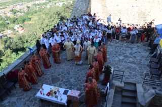 Liturghie arhierească, în cadrul pelerinajului pedestru „Pe urmele sfinţilor nemţeni”