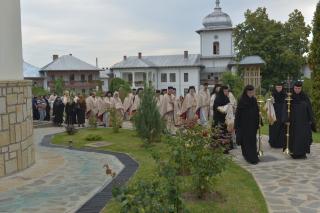 Liturghie arhierească la hramul Mănăstirii Văratec ‒ cinstirea Sfântului Iosif de la Văratec