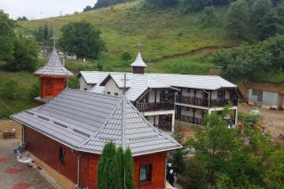 Hramul Mănăstirii „Acoperământul Maicii Domnului“ de la Valea Budului