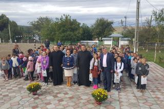 Rechizite pentru copiii din comuna Stăniţa, judeţul Neamţ