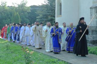 Brâul Maicii Domnului, adus la hramul Mănăstirii Râșca