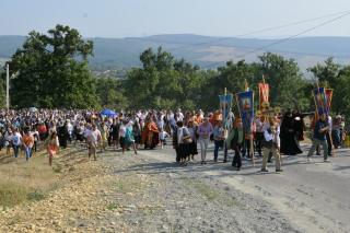Rugăciune şi jertfă pe „Drumul Crucii“, la Hadâmbu