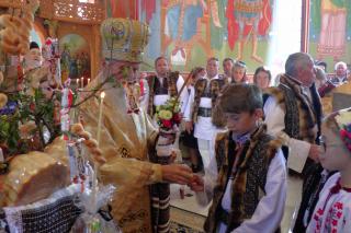 Liturghii arhiereşti la Mănăstirea Groşi şi Parohia Botuş