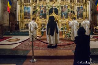 Hramul pe final - Privegherea Învierii, de sâmbătă seara (Galerie FOTO)