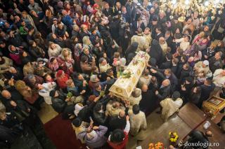 (Foto) Povestea hramului de anul trecut – Sărbătoarea Sfintei Cuvioase Parascheva
