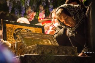 „M-am apucat cu mâinile de racla Sfintei Parascheva și nu i-am mai dat drumul!”