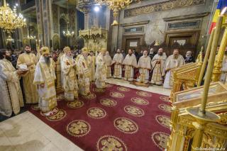 sobor de ierarhi la Sfânta Liturghie în Catedrala Mitropolitană din Iași