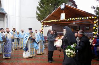 Prezenţă arhierească la hramul Bisericii Vovidenia din Botoşani