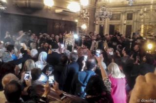 Sfântul Spiridon purtat în procesiune, în picioare, în insula Corfu! (galerie FOTO)