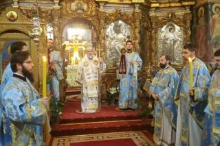 Liturghie arhierească la Roman