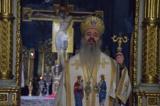 (Video) Sărbătoarea Nașterii Domnului o trăim cu adevărat în Liturghie - IPS Teofan