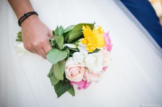 buchet de flori în mână