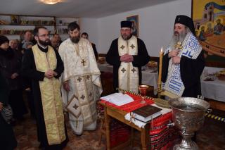 Liturghie arhierească şi sfinţire de casă socială în filia Lunca Moldovei a Parohiei Zvoroneşti