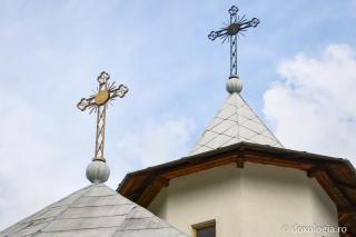 De la biserica de lemn, la biserica de zid de la Miclăușeni