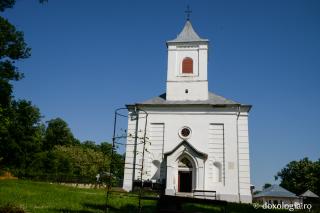 Castelul și biserica de Miclăușeni, după plecarea forțată a maicilor