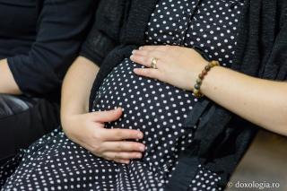 femeie însărcinată