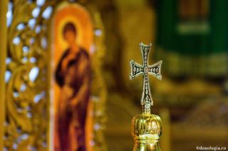 (Audio) „Să-L mărturisim mereu pe Dumnezeu prin semnul Sfintei Cruci!” - Arhimandritul Nicodim Petre