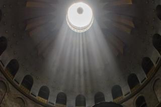 Ierusalim: Sfânta Lumină s-a aprins în Biserica Sfântului Mormânt