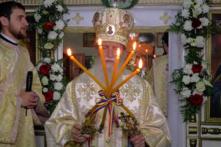 Hramul „Învierea Domnului“, serbat prin Liturghii arhiereşti