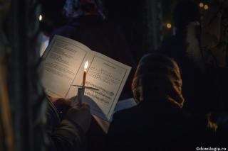 (Audio) „Să aprindem candela credinţei noastre la umbra Crucii lui Hristos!” - IPS Teofan