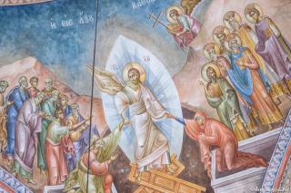 (Audio) „Sfânta Liturghie - untdelemnul care alimentează candela Învierii fiecărui creştin” - IPS Teofan