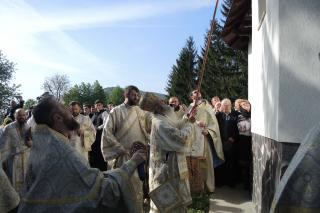 (Video) Resfințirea vechii biserici din Comuna Crăcăoani, județul Neamț