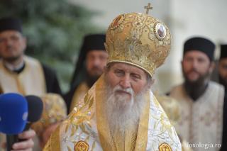 (Foto) Soborul ierarhilor slujitori la Sfânta Liturghie în ziua canonizării Sfinților Putneni
