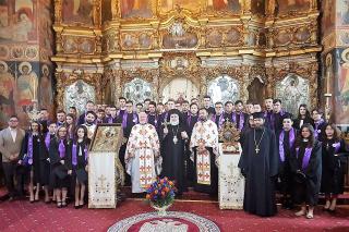 O nouă promoţie a Liceului Teologic „Episcop Melchisedec“ la Roman