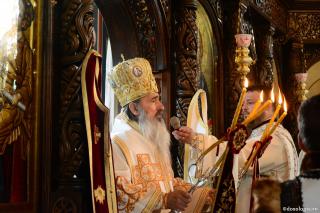 (VIDEO) „Ajutați-ne, Sfinților Cuvioși Sila, Paisie și Natan să mergem numai pe calea lui Dumnezeu!” - Înaltpreasfințitul Teodosie, Arhiepiscop al Tomisului