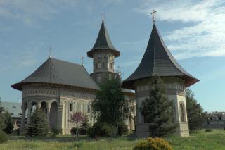 Liturghie arhierească la Mănăstirea Cămârzani