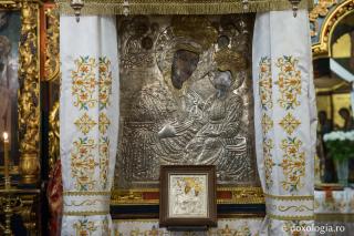 Icoana „Maica Domnului cu Pruncul” de la Mănăstirea Putna (galerie FOTO)