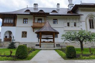(Foto) Fântâna Sfântului Iacob Putneanul