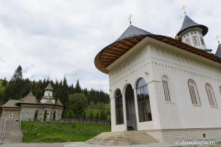 (Foto) Biserica „Izvorul Tămăduirii” a Mănăstirii Sihăstria Putnei