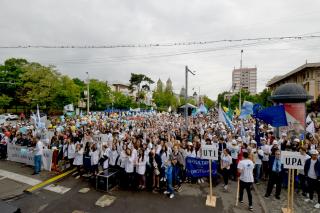 IPS Mitropolit Teofan, la „Marşul Absolventului“: „O persoană fericită este o persoană care mulţumeşte“