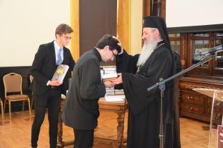 Elevii olimpici, premiaţi de IPS Părinte Mitropolit Teofan