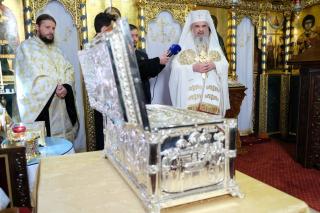 Părintele Patriarh Daniel a sfințit noua raclă pentru moaștele Sfântului Efrem de la Mănăstirea „Radu Vodă”