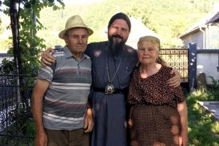 Preasfințitul Părinte Episcop Macarie: „Am învăţat de la părinţii mei ce înseamnă viața, ce înseamnă să ai dragoste și să crezi”