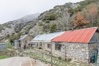 (Foto) Coliba „Sfântul Ipatie” de la Katunakia – loc de nevoinţă al Sfântului Cuvios Paisie Aghioritul