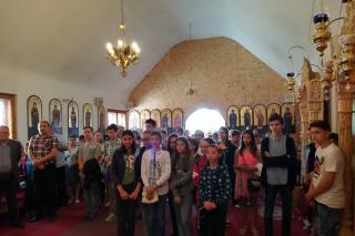 Elevii Şcolii „Mihail Sadoveanu“ din Bacău, premiaţi de Biserică