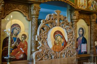 iconostas Maica Domnului